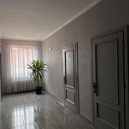 Hotel Maestro Ostroh Esterno foto