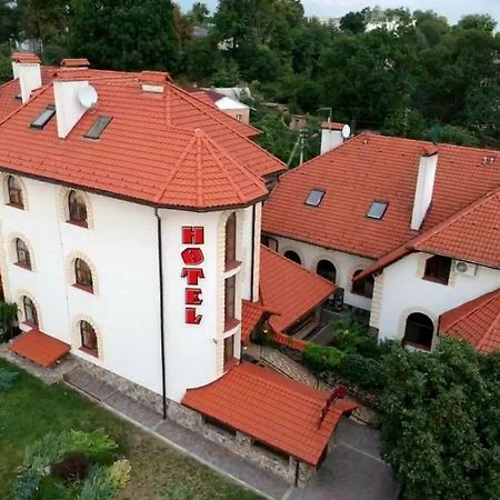 Hotel Maestro Ostroh Esterno foto