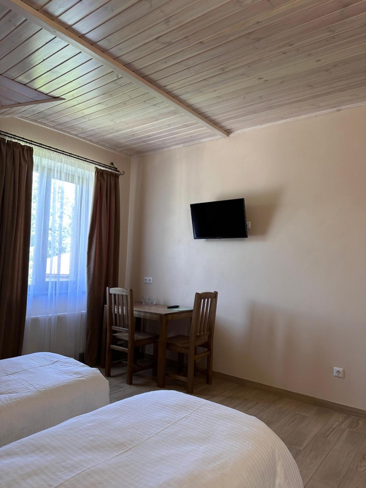 Hotel Maestro Ostroh Esterno foto