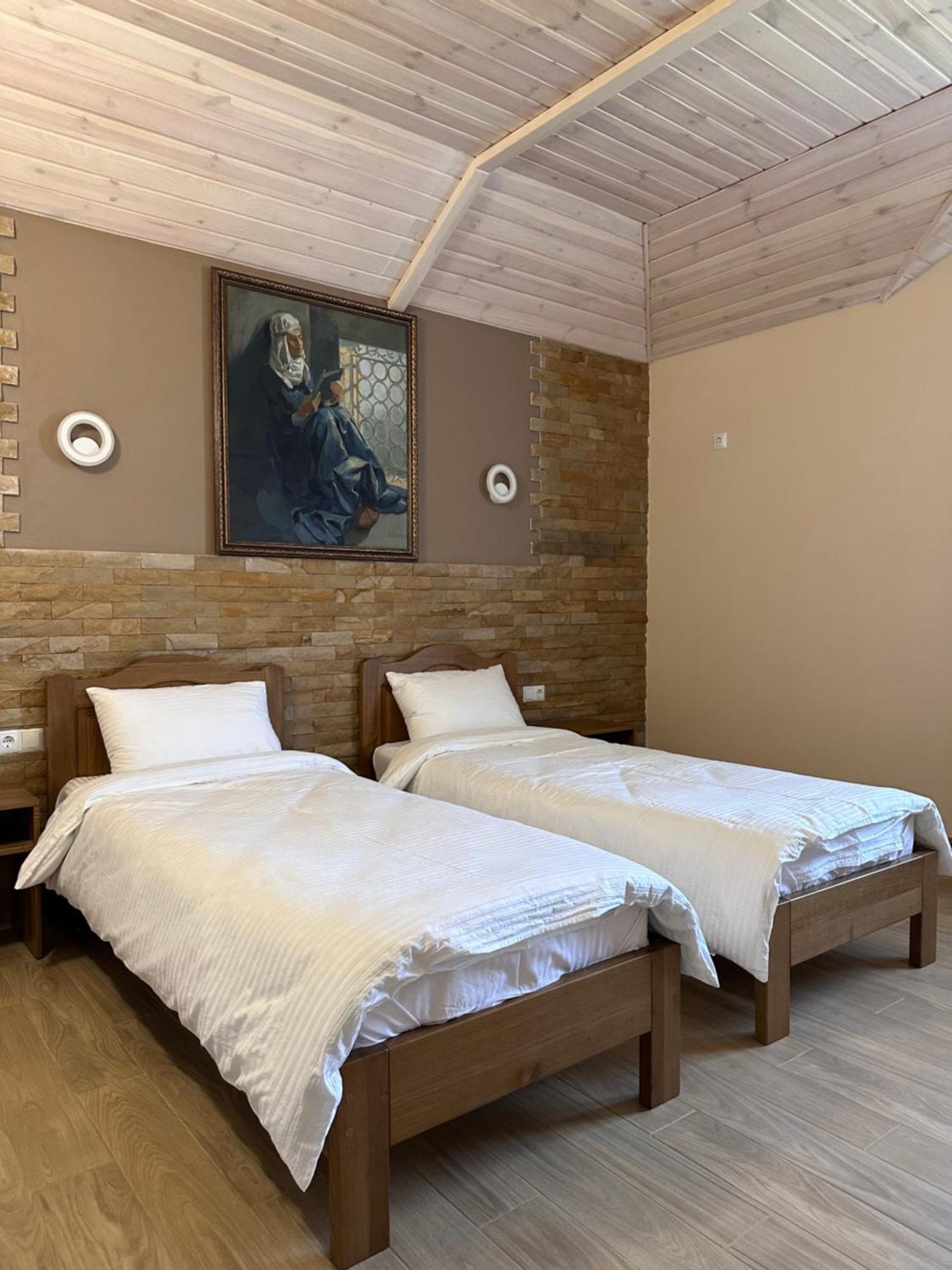 Hotel Maestro Ostroh Esterno foto