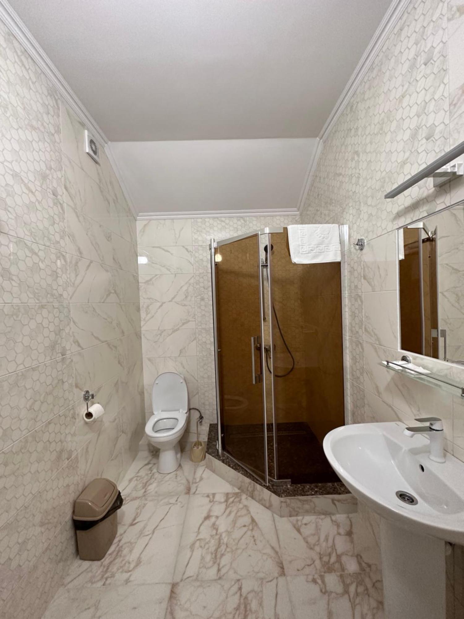 Hotel Maestro Ostroh Esterno foto