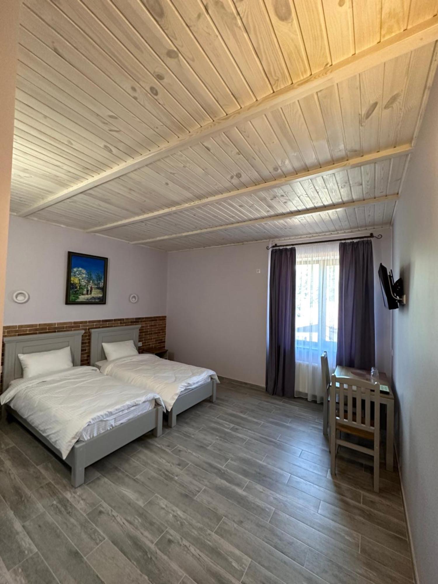 Hotel Maestro Ostroh Esterno foto