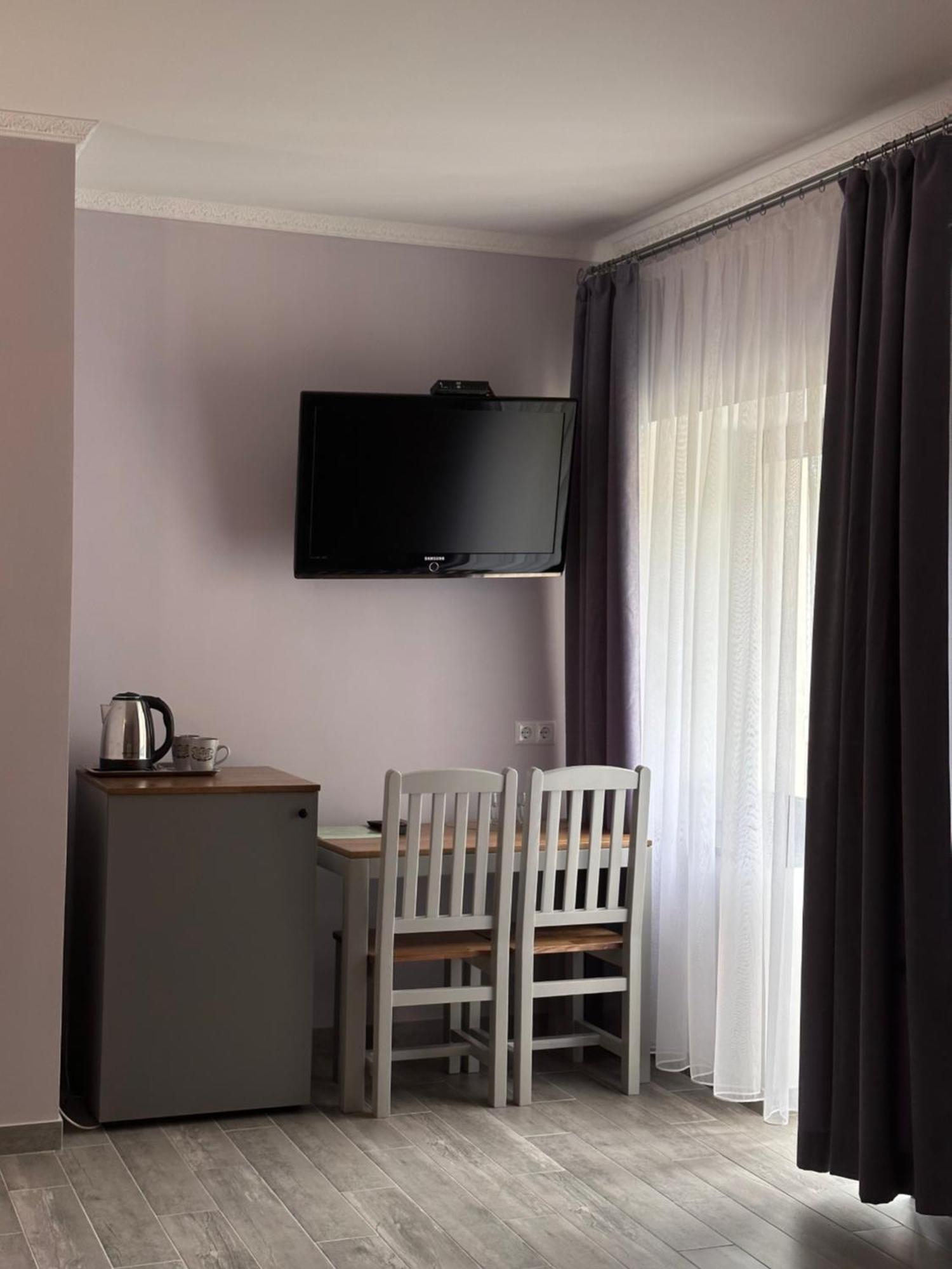 Hotel Maestro Ostroh Esterno foto