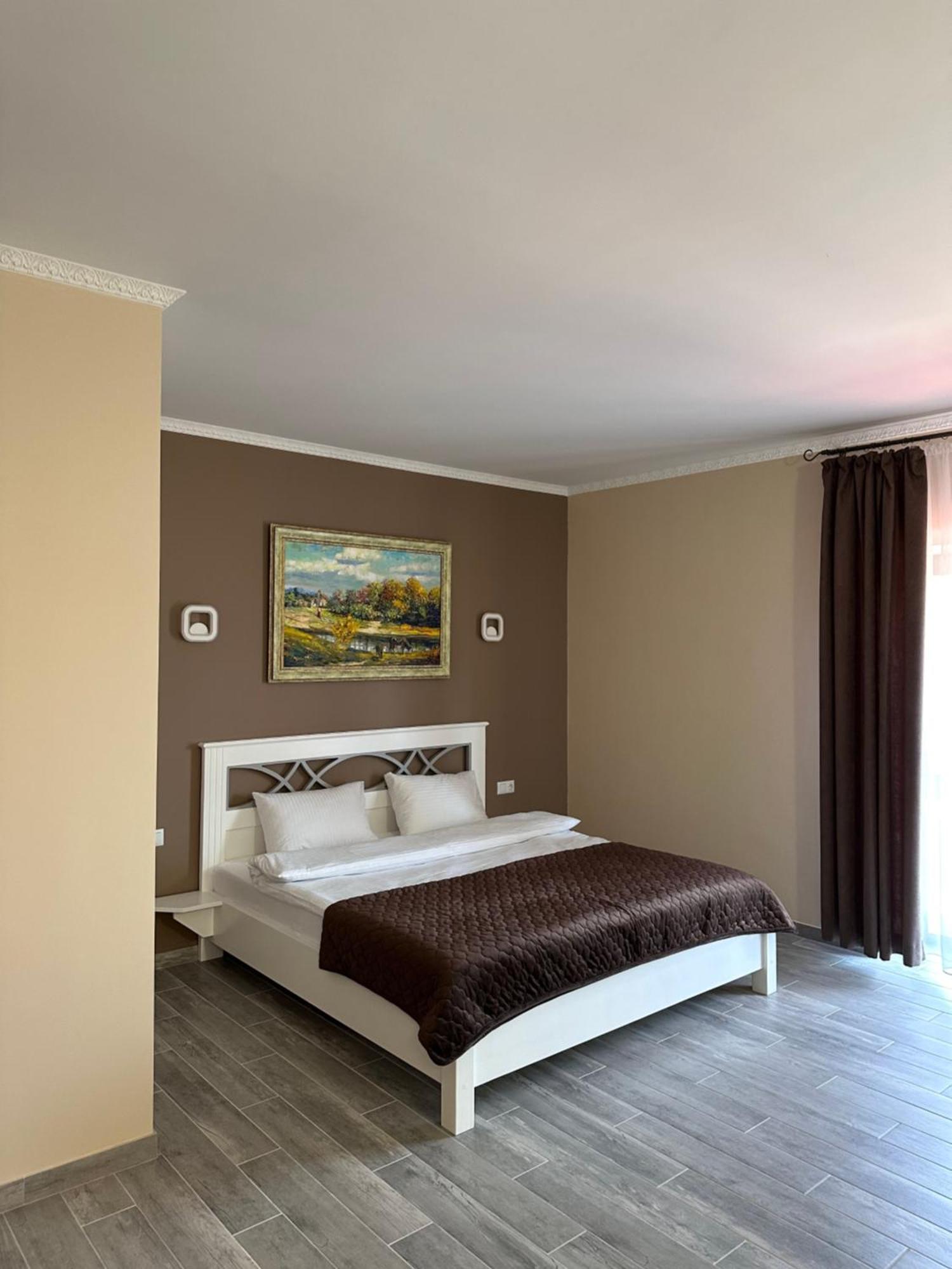 Hotel Maestro Ostroh Esterno foto