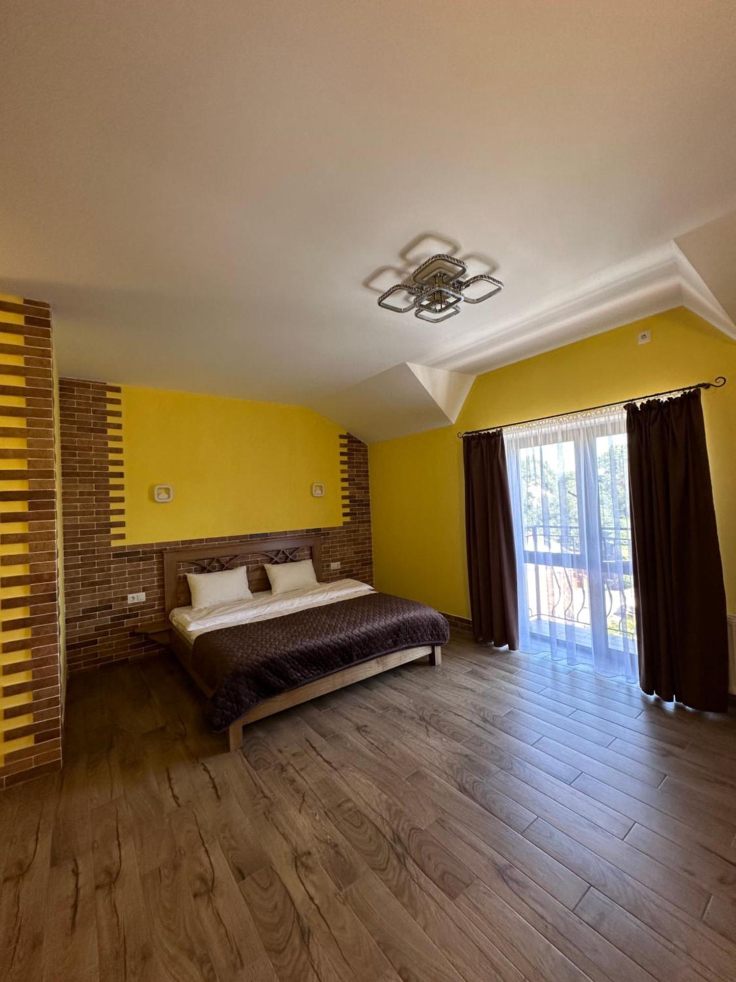 Hotel Maestro Ostroh Esterno foto