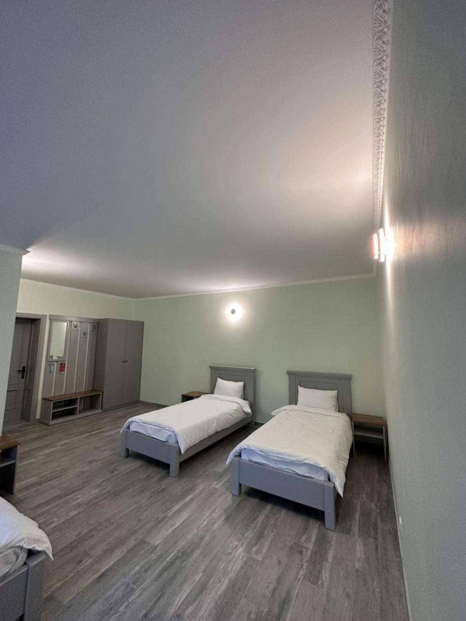 Hotel Maestro Ostroh Esterno foto