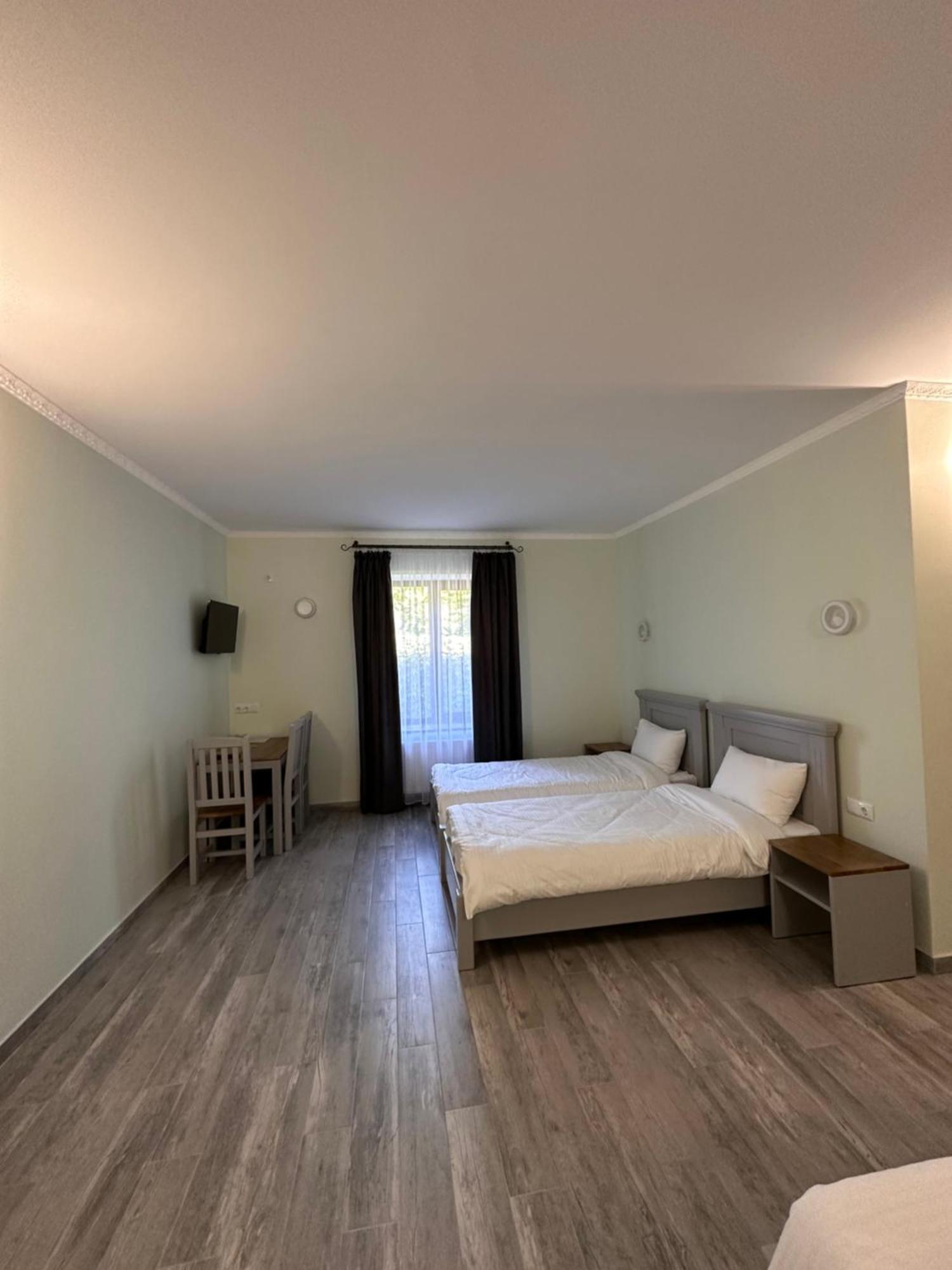 Hotel Maestro Ostroh Esterno foto