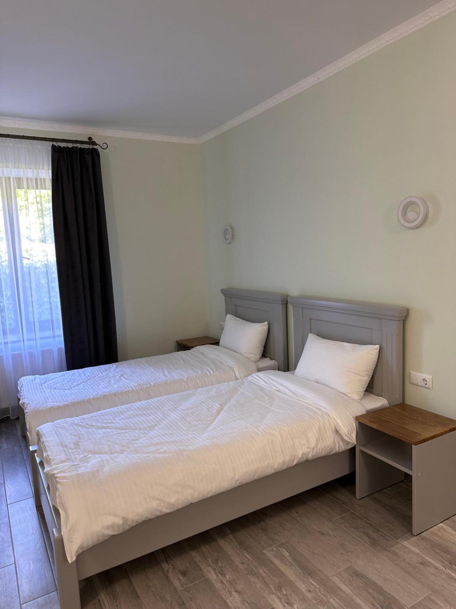 Hotel Maestro Ostroh Esterno foto