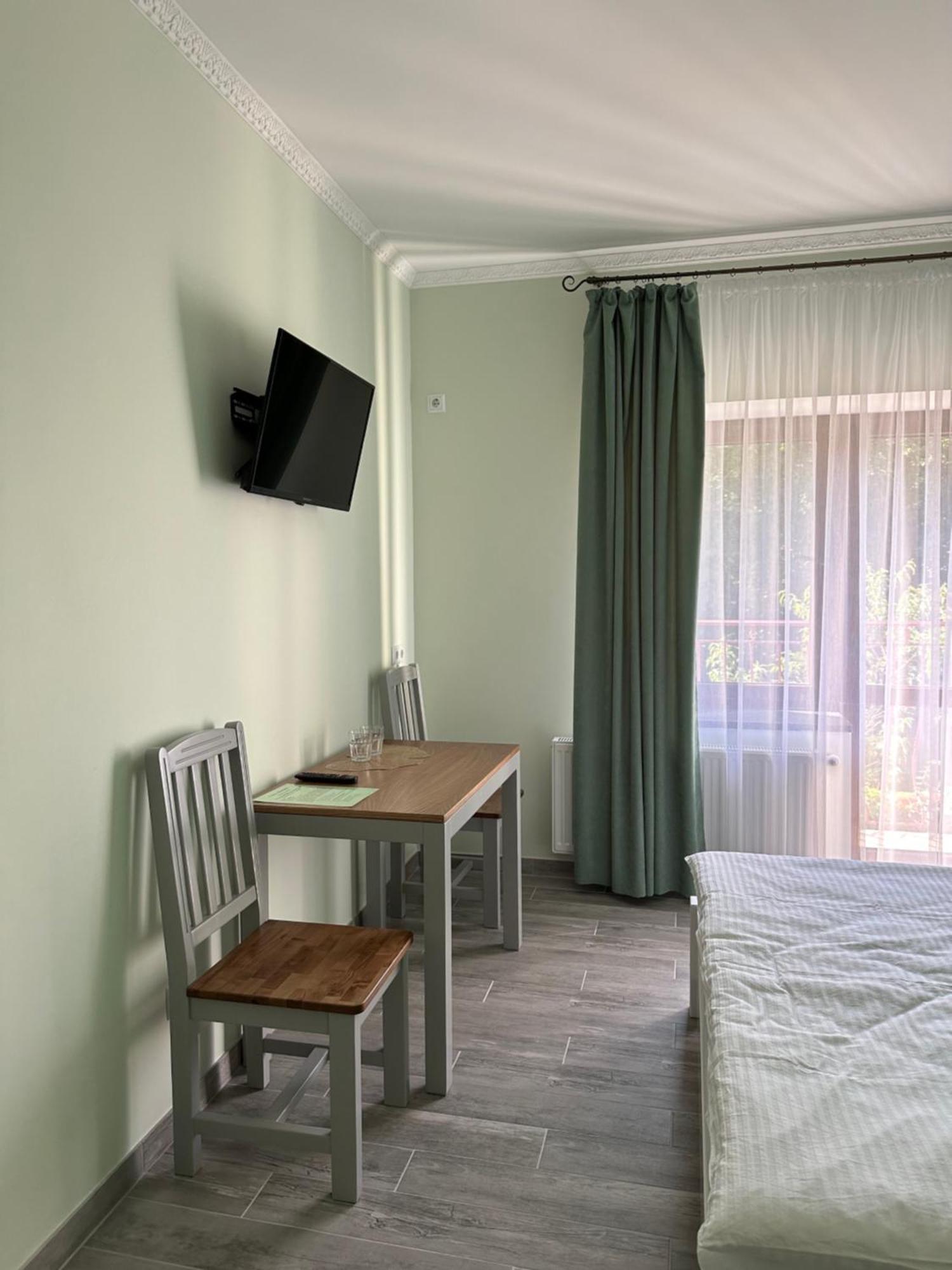 Hotel Maestro Ostroh Esterno foto