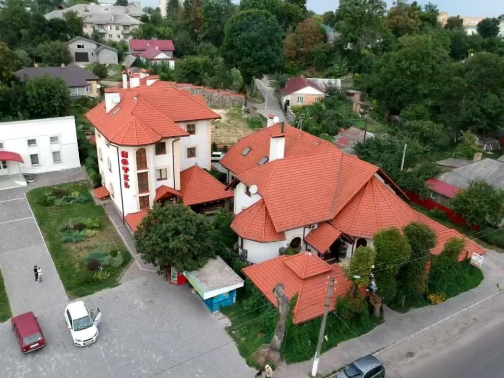 Hotel Maestro Ostroh Esterno foto