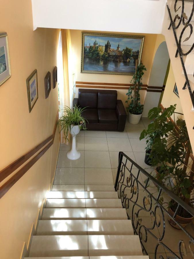 Hotel Maestro Ostroh Esterno foto
