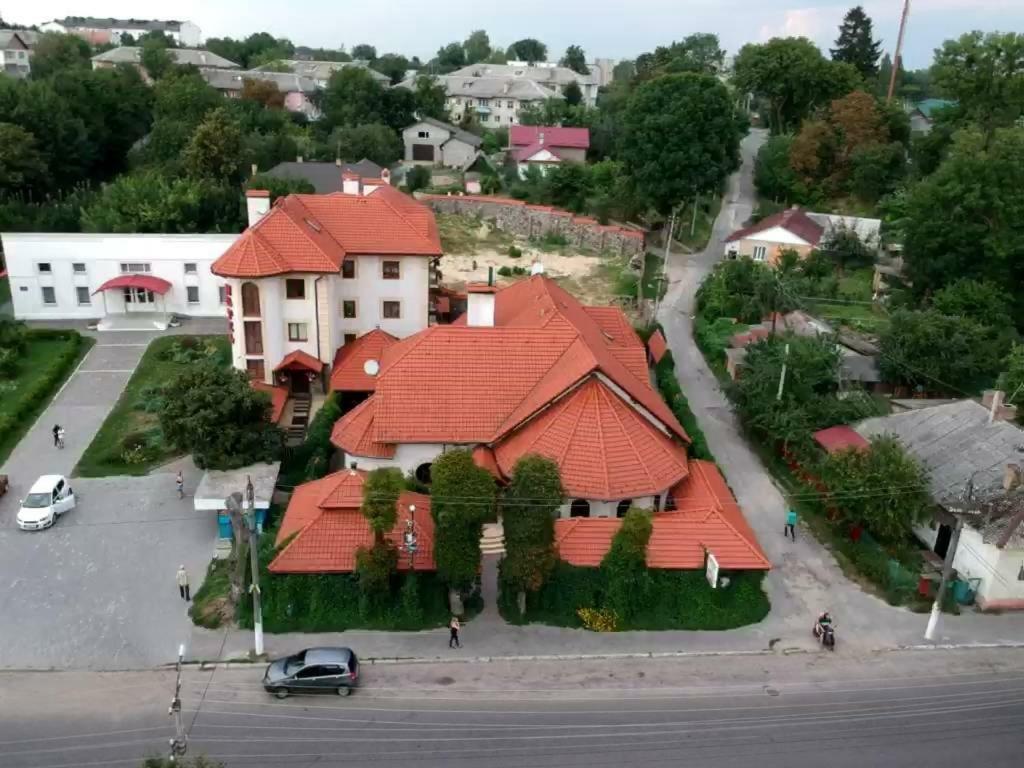 Hotel Maestro Ostroh Esterno foto