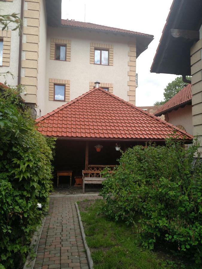 Hotel Maestro Ostroh Esterno foto