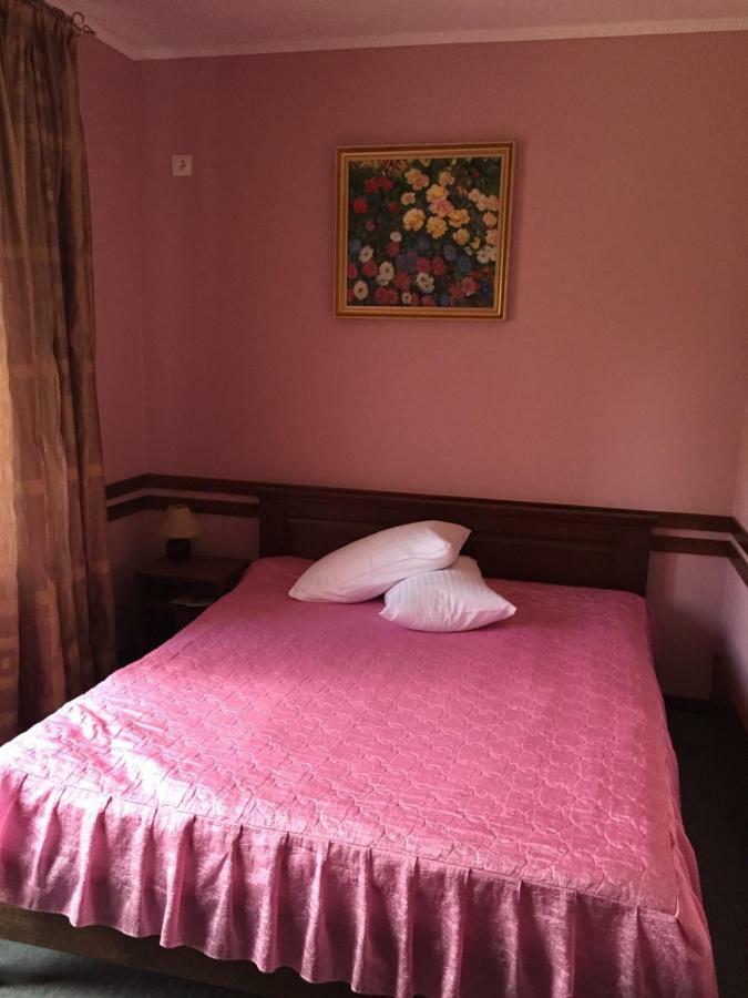 Hotel Maestro Ostroh Esterno foto