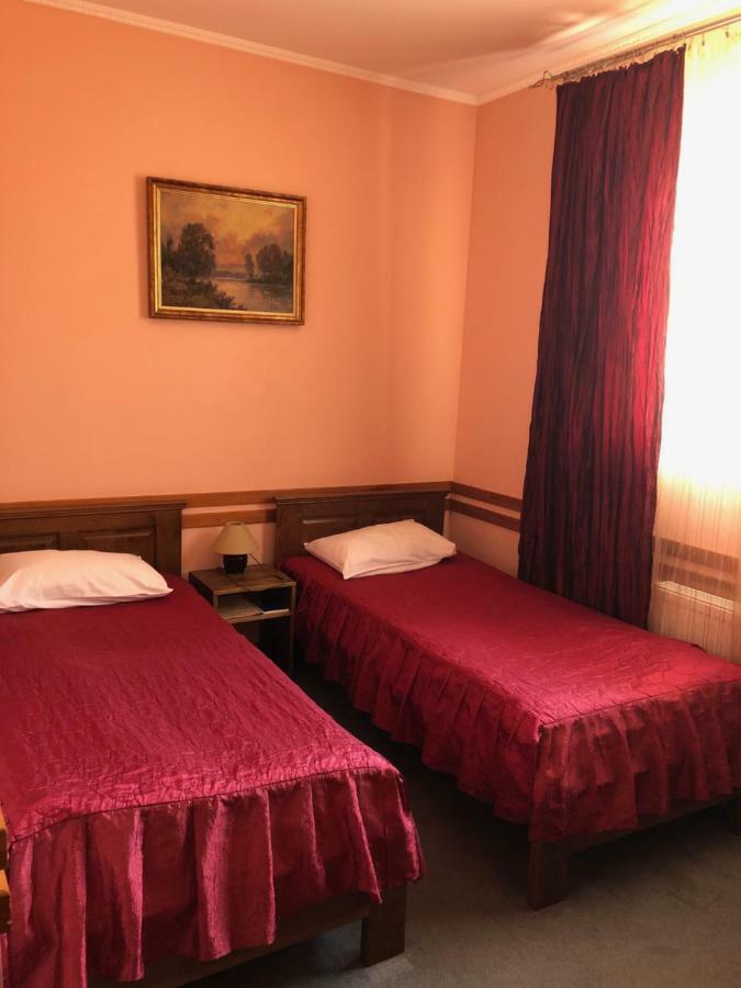Hotel Maestro Ostroh Esterno foto