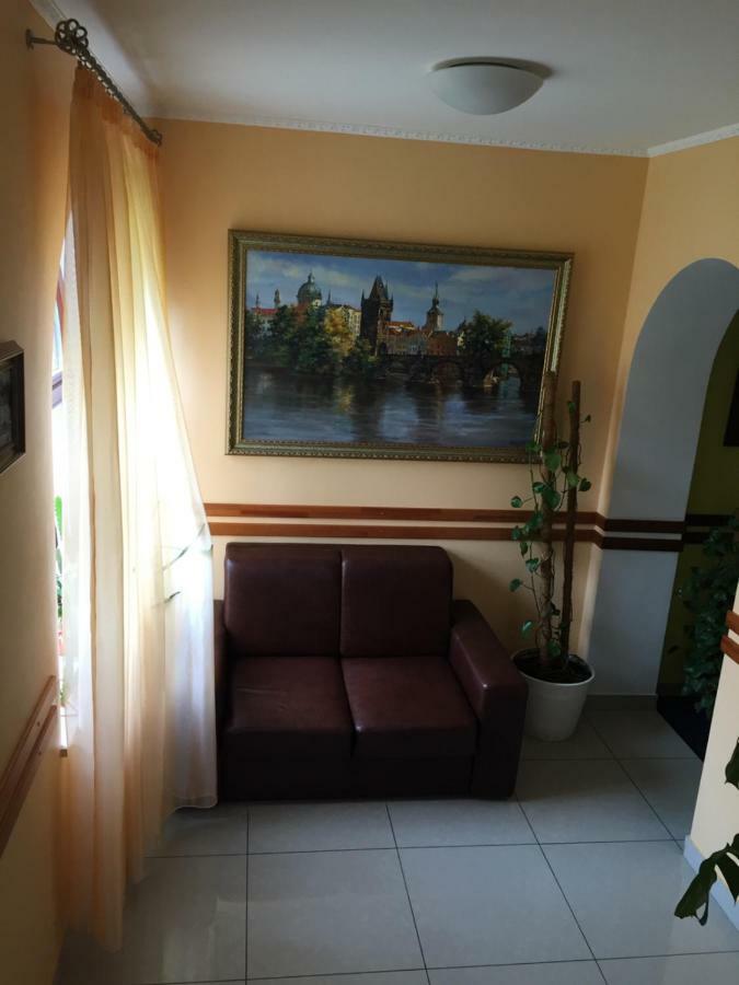 Hotel Maestro Ostroh Esterno foto