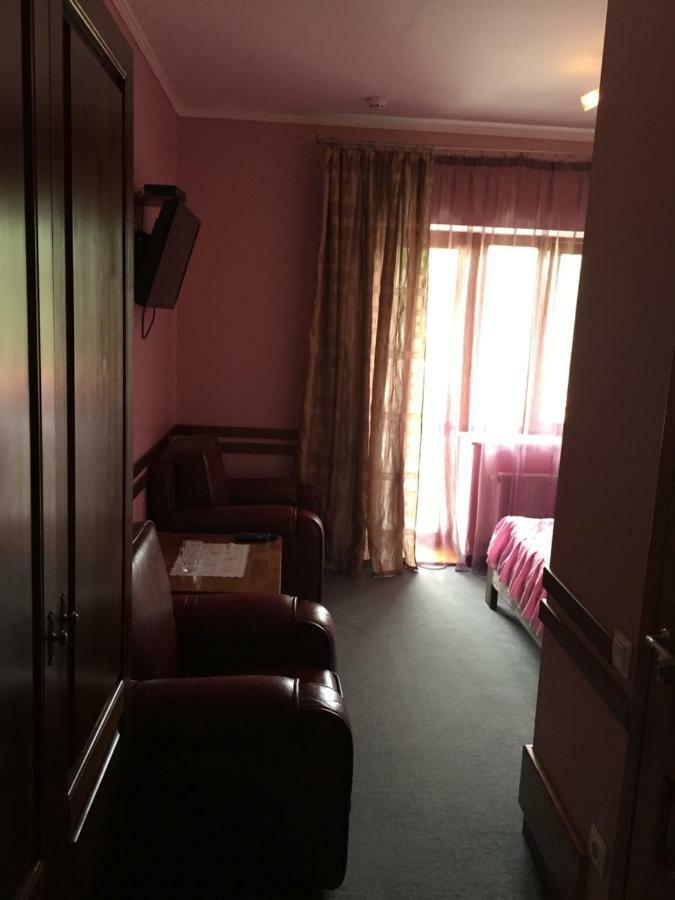 Hotel Maestro Ostroh Esterno foto