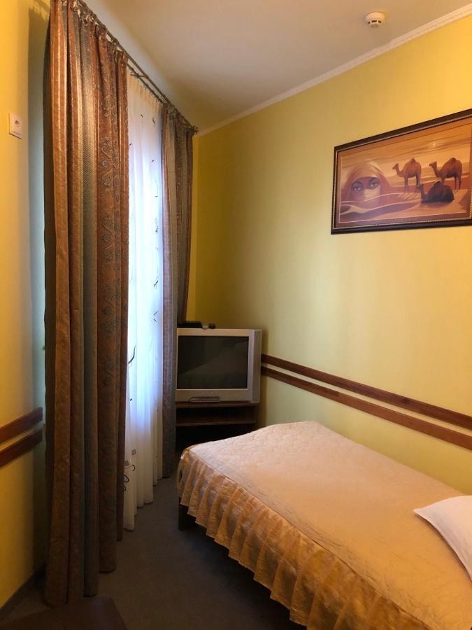 Hotel Maestro Ostroh Esterno foto
