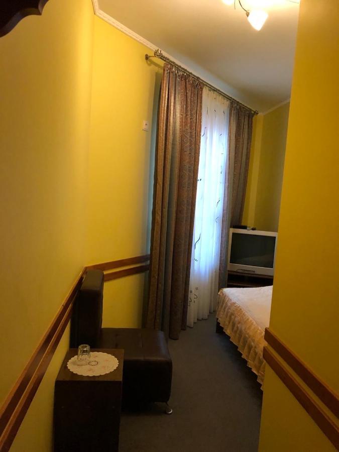 Hotel Maestro Ostroh Esterno foto